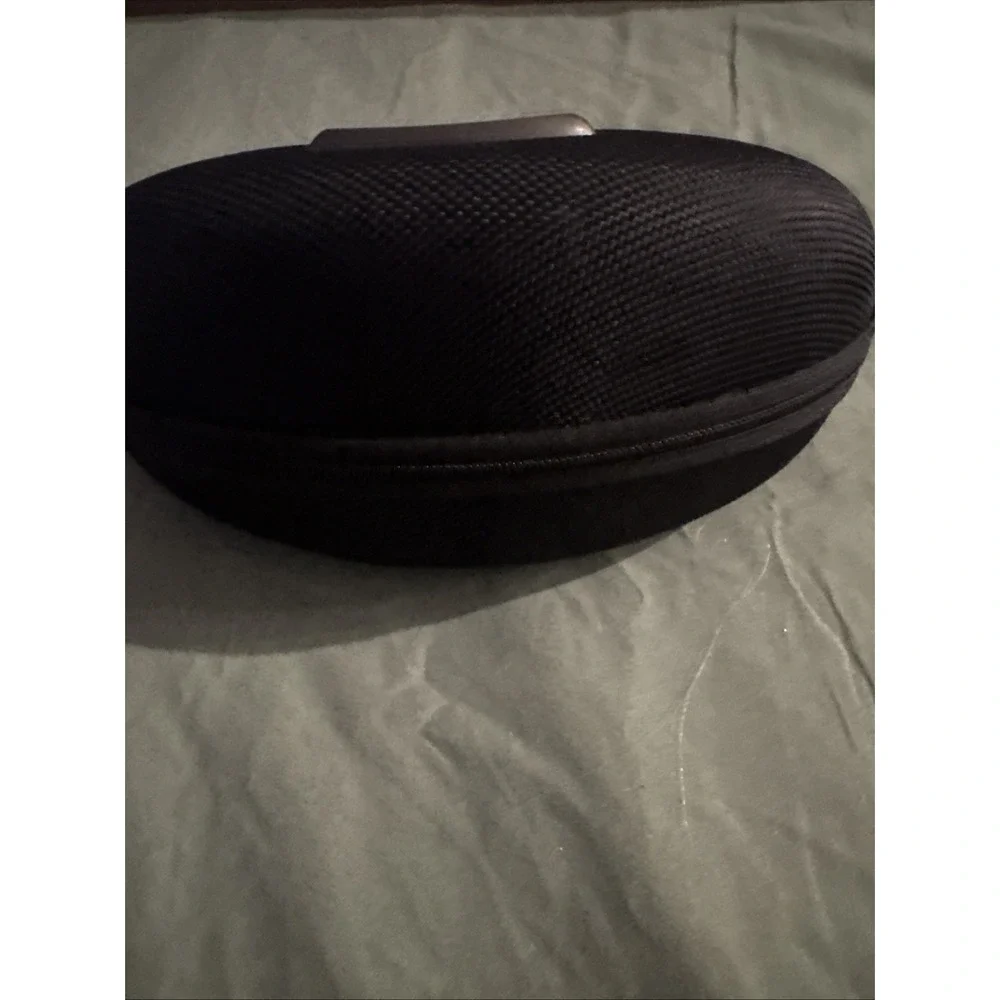 Oakley Hard Clamshell Sunglasses Case  Zipper Black With Soft Sack Cleaning Bag